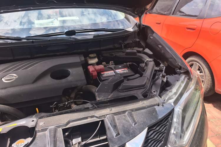 Used Nissan X-Trail 2015 2.0L CVT Comfort MAX Edition 2WD Engine Bay Left