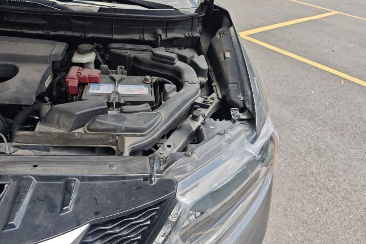 Used Nissan X-Trail 2015 2.0L CVT Comfort MAX Edition 2WD Engine Bay Left
