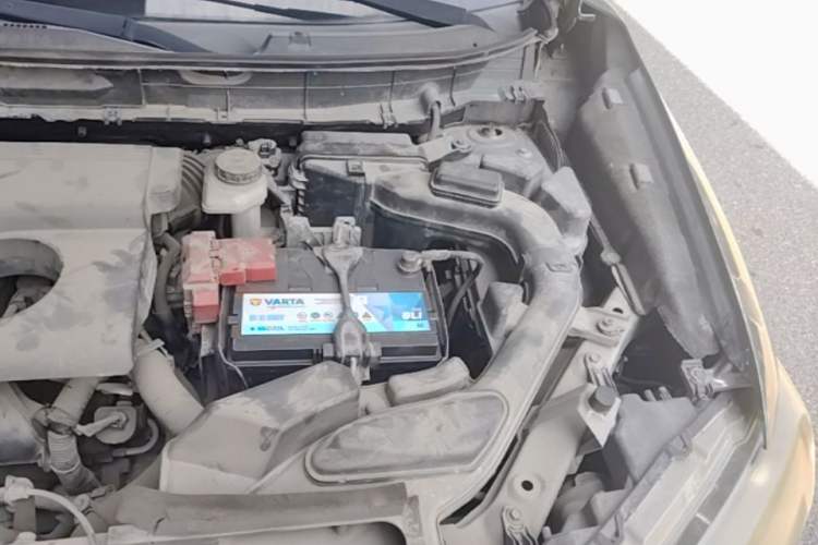 Used Nissan X-Trail 2015 2.0L CVT Comfort MAX Edition 2WD Engine Bay Left