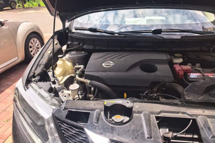 Used Nissan X-Trail 2015 2.0L CVT Comfort MAX Edition 2WD Engine Bay Right