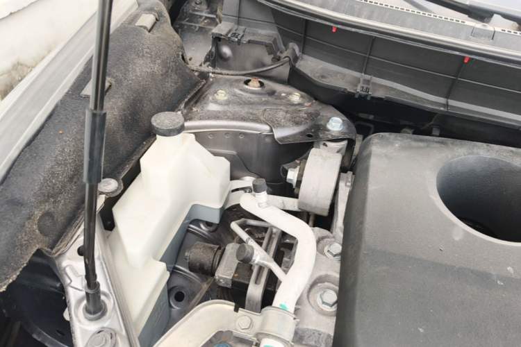 Used Nissan X-Trail 2015 2.5L CVT Leading MAX Edition 4WD Engine Bay Right