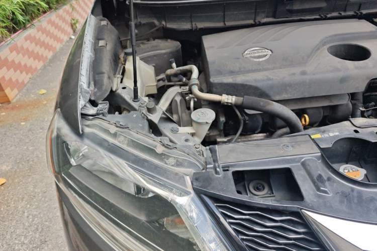 Used Nissan X-Trail 2015 2.0L CVT Comfort MAX Edition 2WD Engine Bay Right