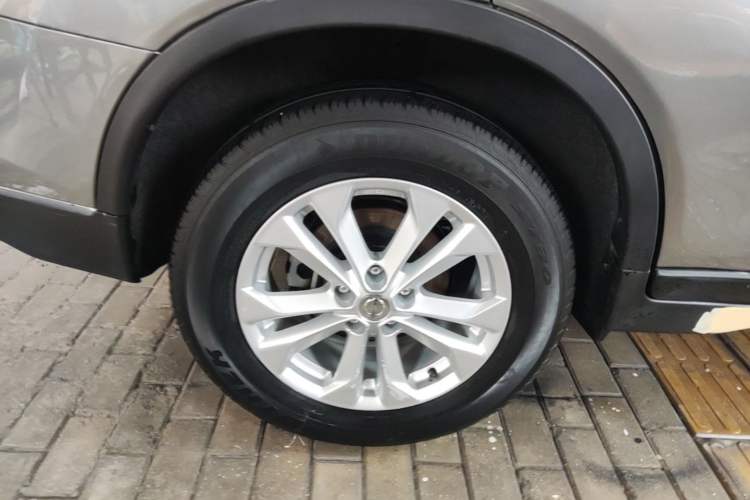 Used Nissan X-Trail 2015 2.0L CVT Comfort MAX Edition 2WD Exterior 5