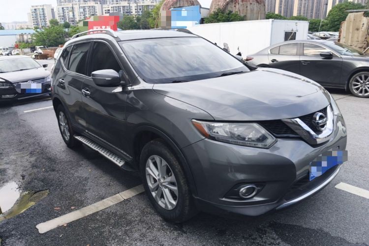 Used Nissan X-Trail 2015 2.5L CVT Leading MAX Edition 4WD Front Right 45 Deg