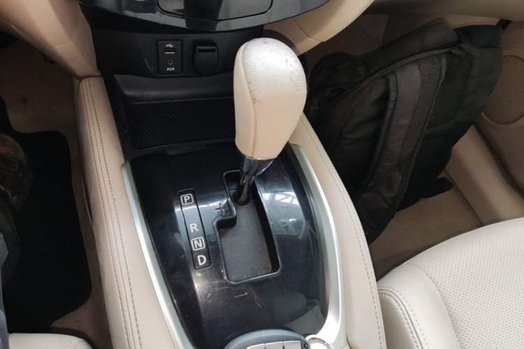 Used Nissan X-Trail 2015 2.0L CVT Comfort MAX Edition 2WD Gear Lever