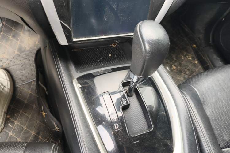 Used Nissan X-Trail 2015 2.5L CVT Leading MAX Edition 4WD Gear Lever