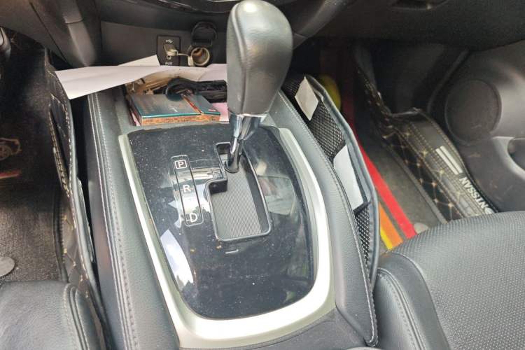 Used Nissan X-Trail 2015 2.0L CVT Comfort MAX Edition 2WD Gear Lever