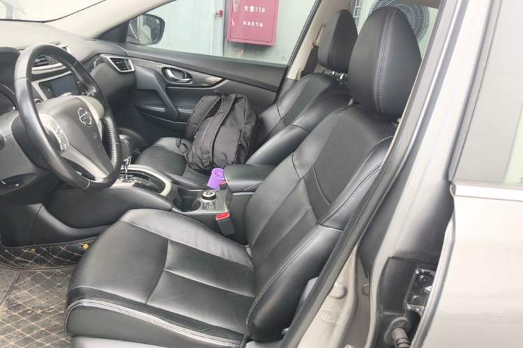 Used Nissan X-Trail 2015 2.5L CVT Leading MAX Edition 4WD Left Front Seat