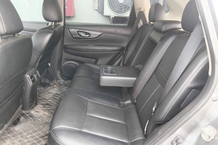 Used Nissan X-Trail 2015 2.5L CVT Leading MAX Edition 4WD Left Rear Seat