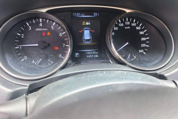 Used Nissan X-Trail 2015 2.0L CVT Comfort MAX Edition 2WD Odometer Close Up
