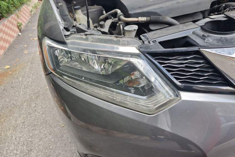 Used Nissan X-Trail 2015 2.0L CVT Comfort MAX Edition 2WD Right Front Headlight