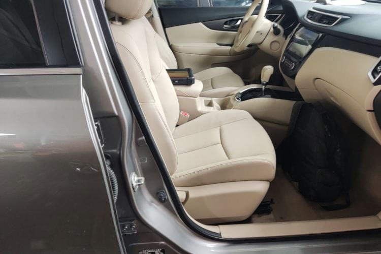 Used Nissan X-Trail 2015 2.0L CVT Comfort MAX Edition 2WD Right Front Seat