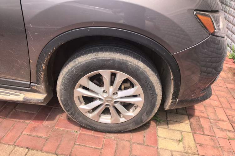 Used Nissan X-Trail 2015 2.0L CVT Comfort MAX Edition 2WD Right Front Wheel Hub