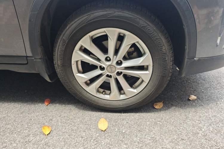 Used Nissan X-Trail 2015 2.0L CVT Comfort MAX Edition 2WD Right Front Wheel Hub