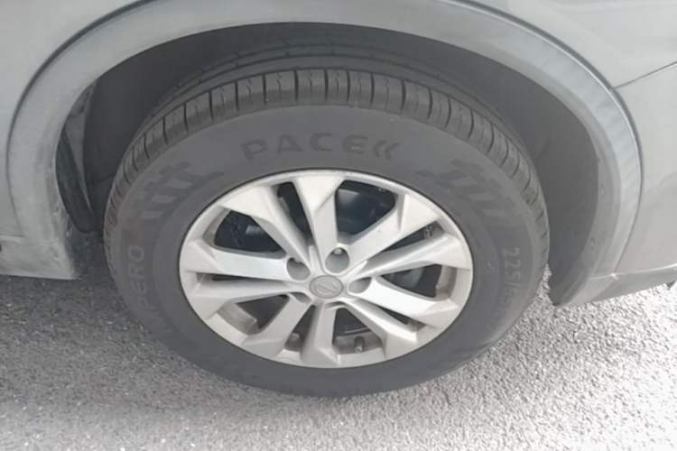 Used Nissan X-Trail 2015 2.0L CVT Comfort MAX Edition 2WD Right Front Wheel Hub