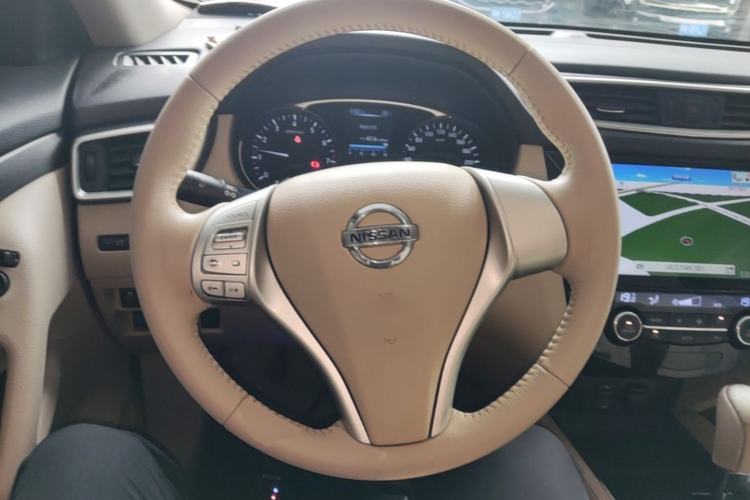 Used Nissan X-Trail 2015 2.0L CVT Comfort MAX Edition 2WD Steering Wheel