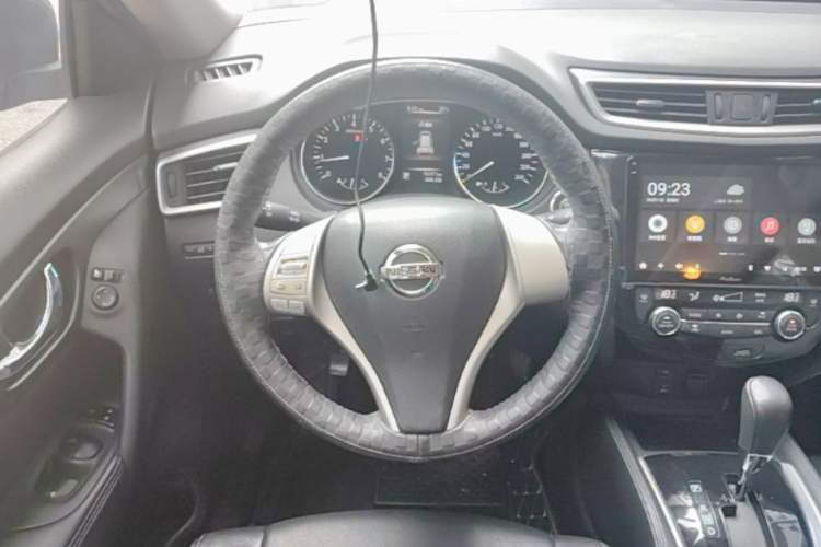 Used Nissan X-Trail 2015 2.0L CVT Comfort MAX Edition 2WD Steering Wheel