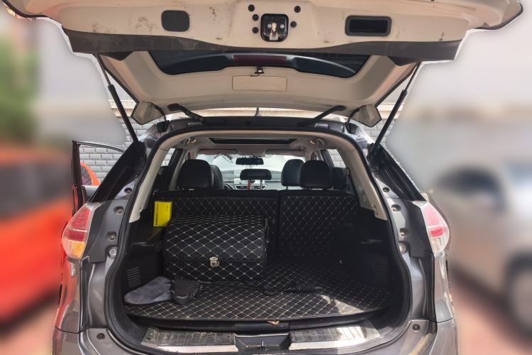 Used Nissan X-Trail 2015 2.0L CVT Comfort MAX Edition 2WD Trunk