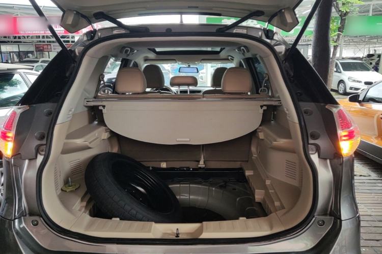 Used Nissan X-Trail 2015 2.0L CVT Comfort MAX Edition 2WD Trunk