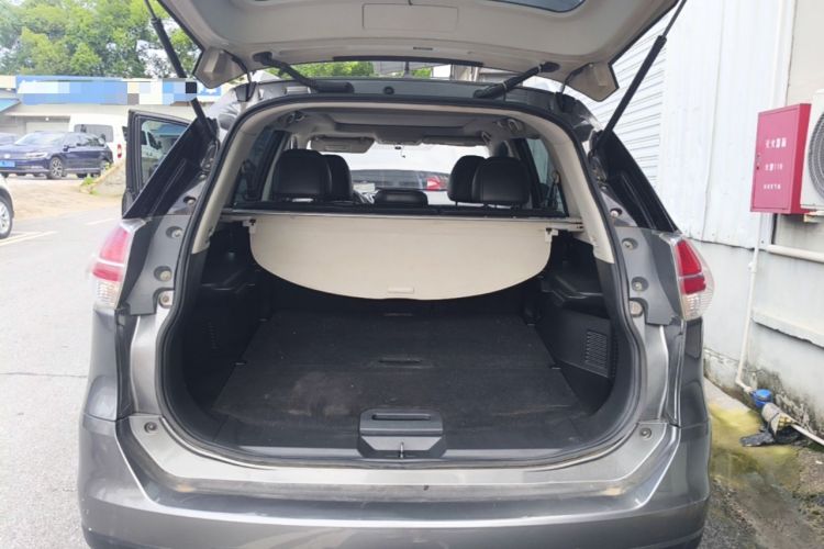 Used Nissan X-Trail 2015 2.5L CVT Leading MAX Edition 4WD Trunk