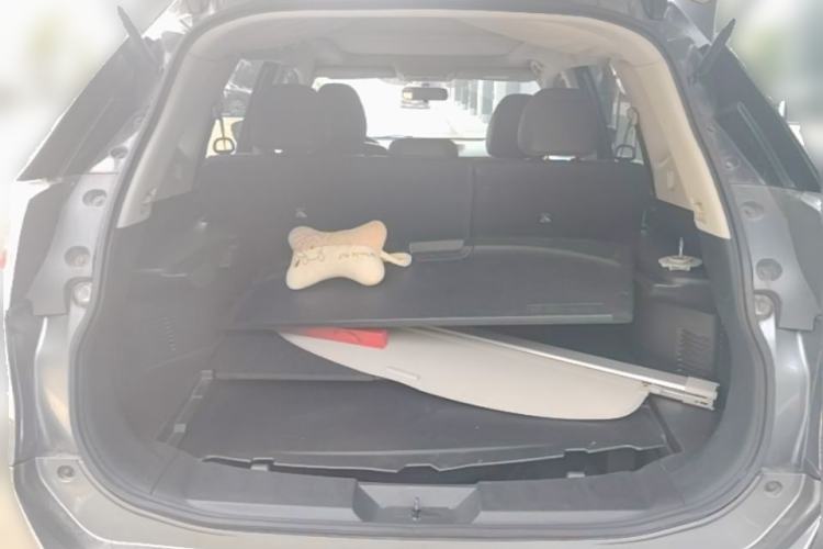 Used Nissan X-Trail 2015 2.0L CVT Comfort MAX Edition 2WD Trunk