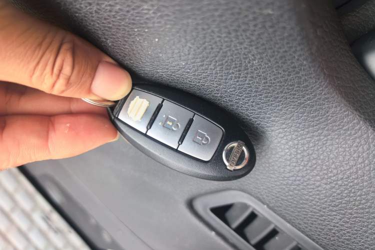 Used Nissan X-Trail 2015 2.0L CVT Comfort MAX Edition 2WD Vehicle Key