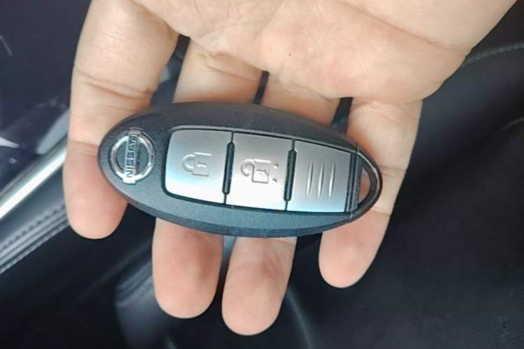 Used Nissan X-Trail 2015 2.0L CVT Comfort MAX Edition 2WD Vehicle Key