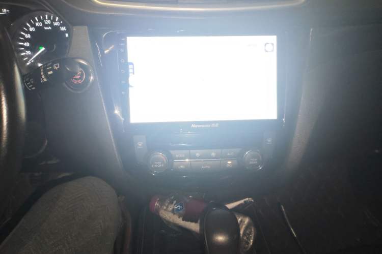 Used Nissan X-Trail 2015 2.5L CVT Leading MAX Edition 4WD Audio And AC Panel