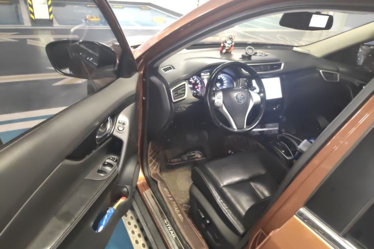 Used Nissan X-Trail 2015 2.5L CVT Leading MAX Edition 4WD Driver Seat