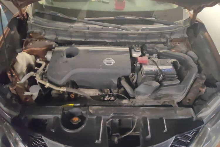 Used Nissan X-Trail 2015 2.5L CVT Leading MAX Edition 4WD Engine Bay