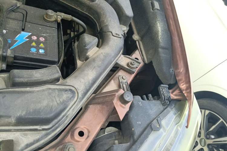 Used Nissan X-Trail 2015 2.0L CVT Comfort MAX Edition 2WD Engine Bay Left