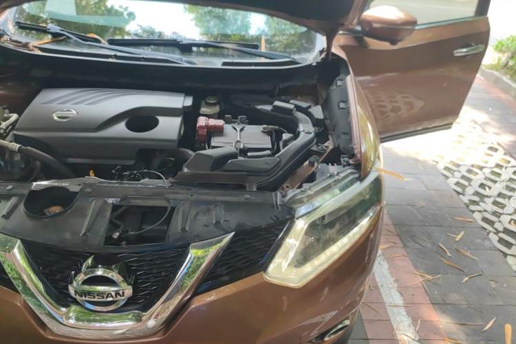 Used Nissan X-Trail 2015 2.0L CVT Comfort MAX Edition 2WD Engine Bay Left
