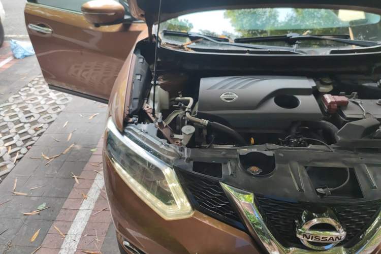 Used Nissan X-Trail 2015 2.0L CVT Comfort MAX Edition 2WD Engine Bay Right
