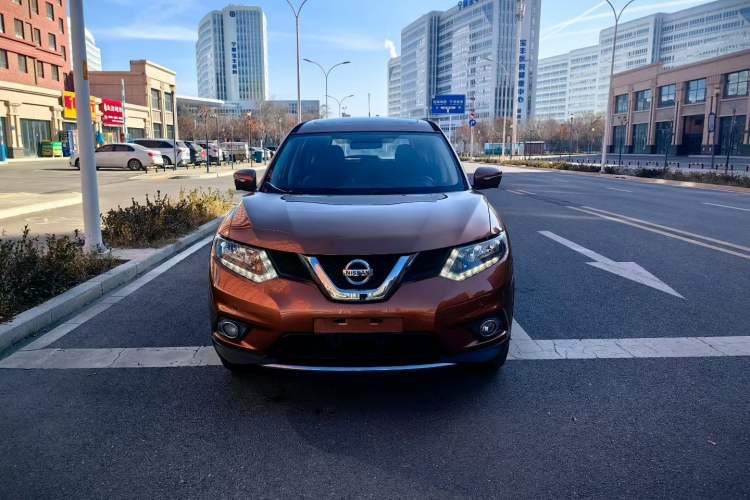Used Nissan X-Trail 2015 2.0L CVT Comfort MAX Edition 2WD Exterior 1