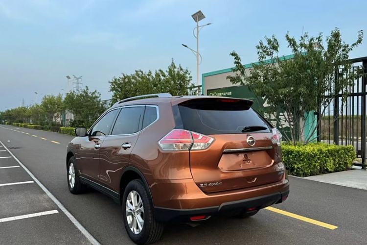 Used Nissan X-Trail 2015 2.5L CVT Leading MAX Edition 4WD Exterior 2