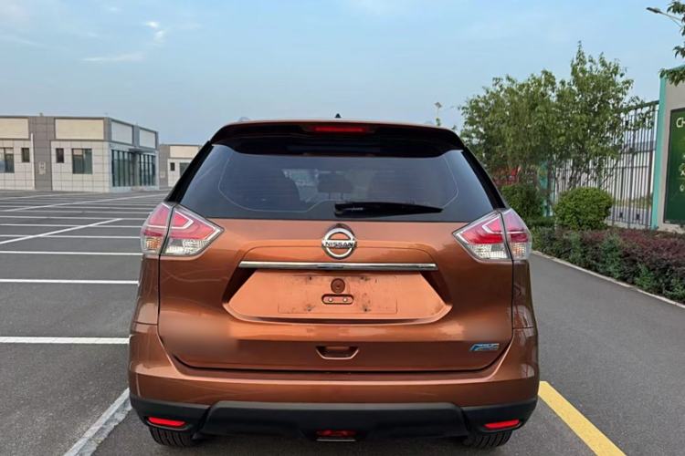 Used Nissan X-Trail 2015 2.5L CVT Leading MAX Edition 4WD Exterior 5
