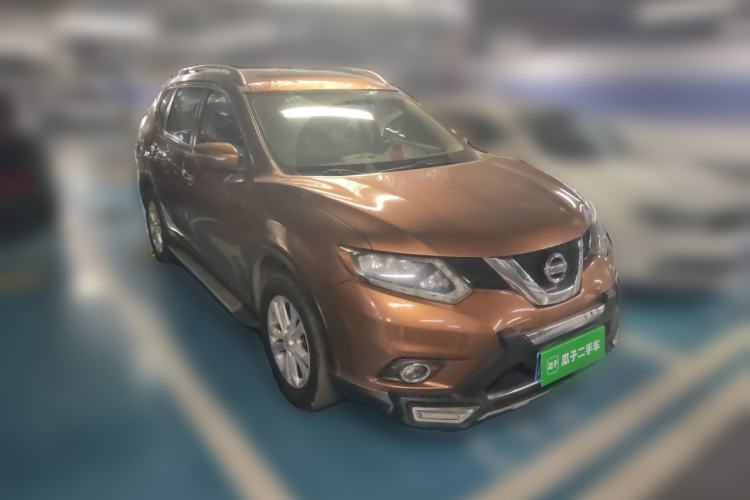 Used Nissan X-Trail 2015 2.5L CVT Leading MAX Edition 4WD Front Right 45 Deg