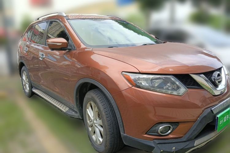Used Nissan X-Trail 2015 2.0L CVT Comfort MAX Edition 2WD Front Right 45 Deg