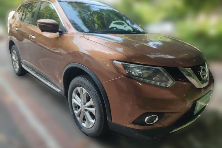 Used Nissan X-Trail 2015 2.0L CVT Comfort MAX Edition 2WD Front Right 45 Deg