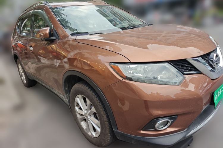 Used Nissan X-Trail 2015 2.0L CVT Comfort MAX Edition 2WD Front Right 45 Deg