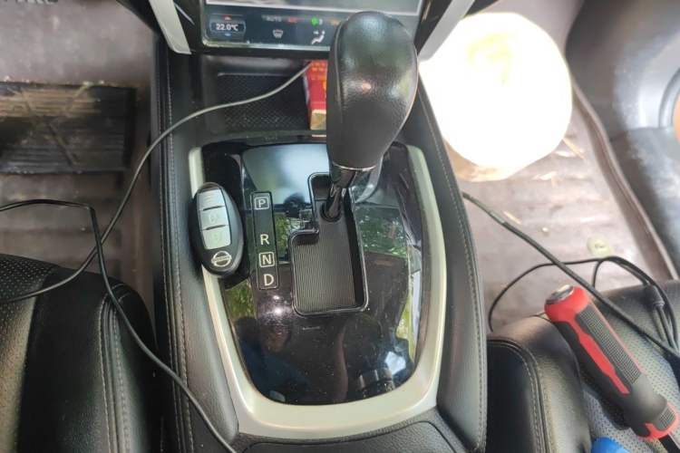 Used Nissan X-Trail 2015 2.0L CVT Comfort MAX Edition 2WD Gear Lever