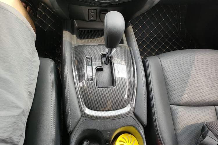 Used Nissan X-Trail 2015 2.0L CVT Comfort MAX Edition 2WD Gear Lever
