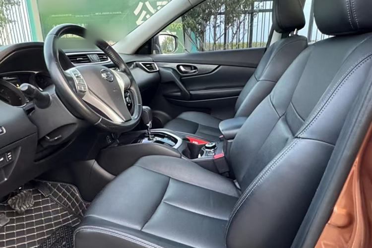 Used Nissan X-Trail 2015 2.5L CVT Leading MAX Edition 4WD Interior 2