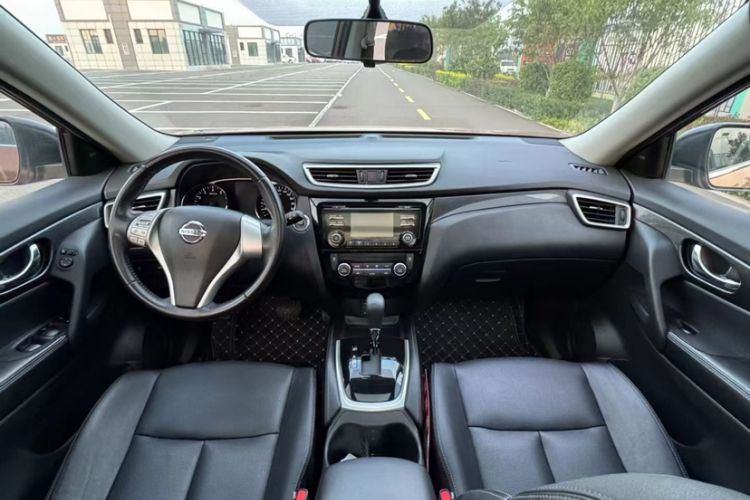 Used Nissan X-Trail 2015 2.5L CVT Leading MAX Edition 4WD Interior 3