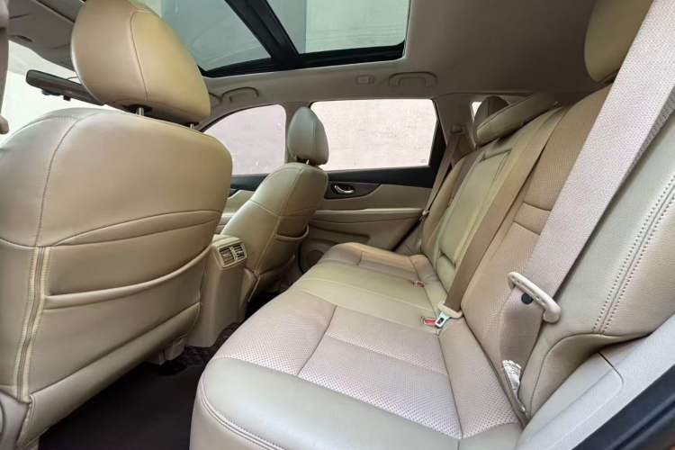 Used Nissan X-Trail 2015 2.0L CVT Comfort MAX Edition 2WD Interior 3