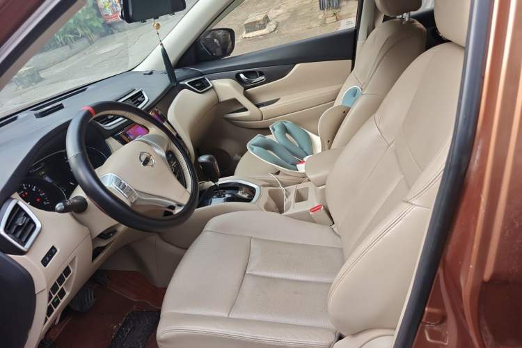 Used Nissan X-Trail 2015 2.0L CVT Comfort MAX Edition 2WD Left Front Seat