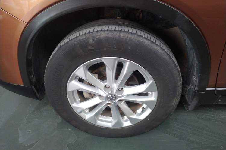 Used Nissan X-Trail 2015 2.0L CVT Comfort MAX Edition 2WD Left Front Wheel Hub