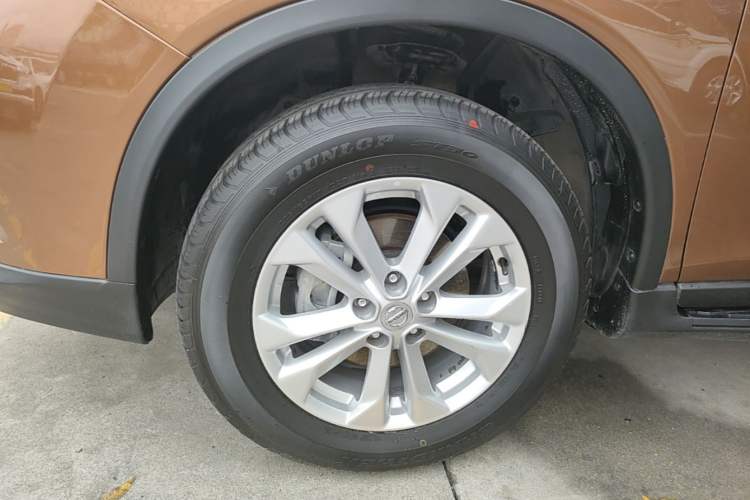 Used Nissan X-Trail 2015 2.0L CVT Comfort MAX Edition 2WD Left Front Wheel Hub