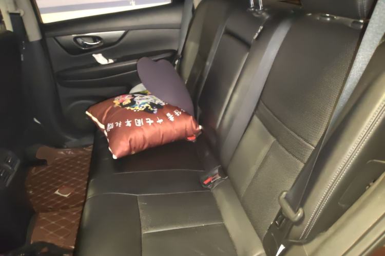 Used Nissan X-Trail 2015 2.5L CVT Leading MAX Edition 4WD Left Rear Seat