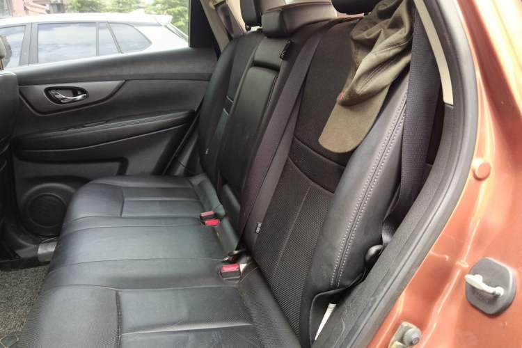 Used Nissan X-Trail 2015 2.0L CVT Comfort MAX Edition 2WD Left Rear Seat